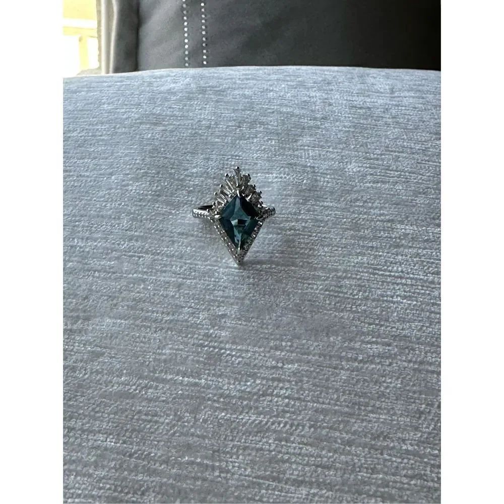 Elsa Ice Queen inspired ring ❄️ - Picture 7 of 7